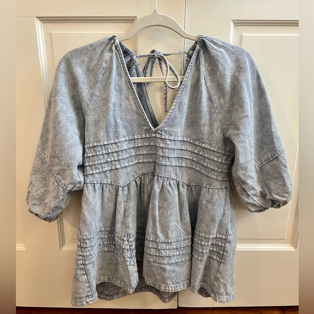 Light washed denim puff sleeve top with a tie in the back!